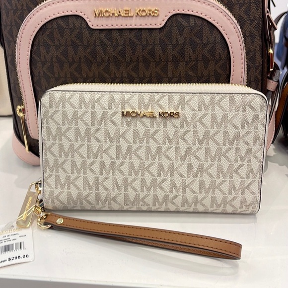 Michael Kors Handbags - Michael Kors MK Signature Large Flat Multi-Function Phone Case Wallet Wristlet